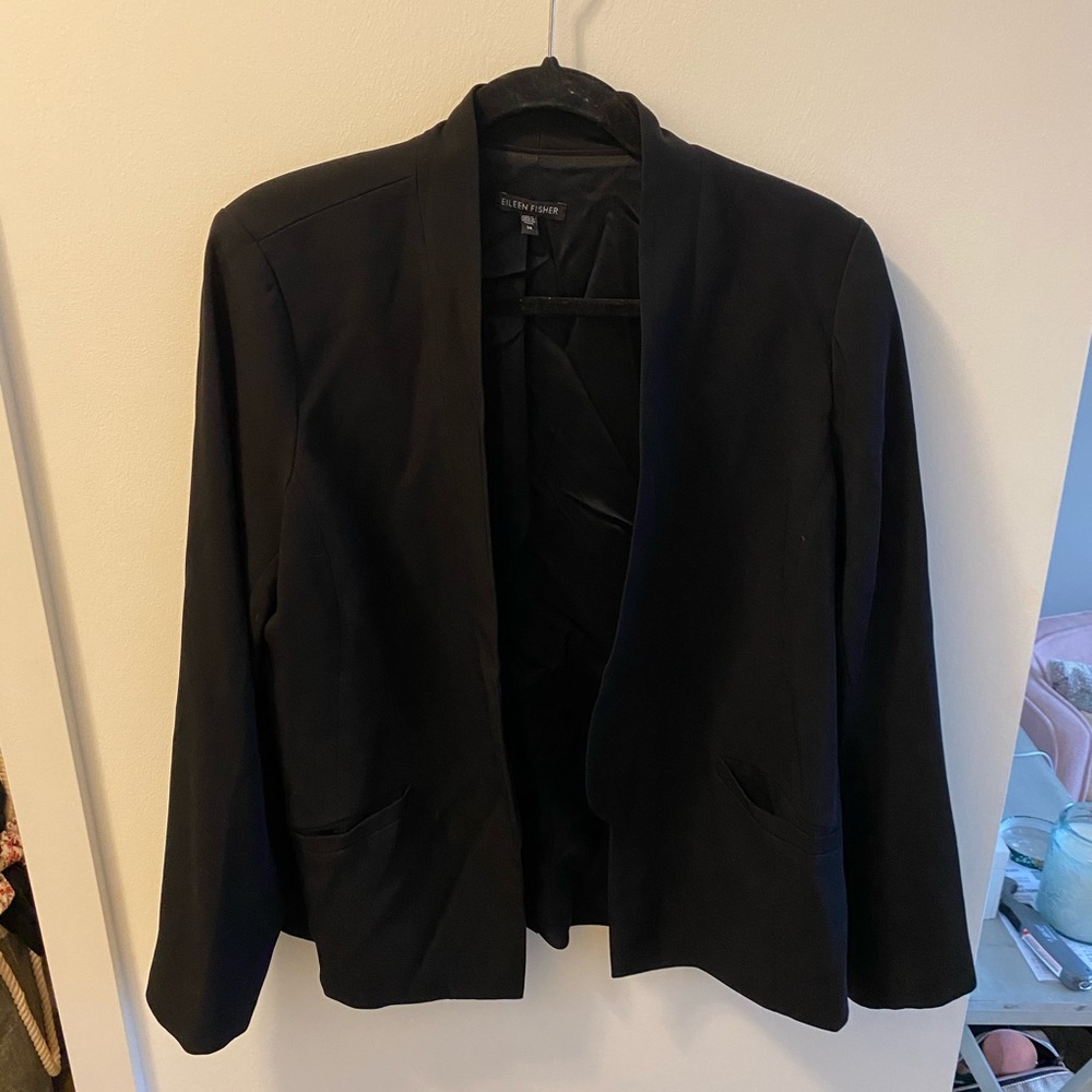 Gorgeous Eileen Fisher collarless blazer
